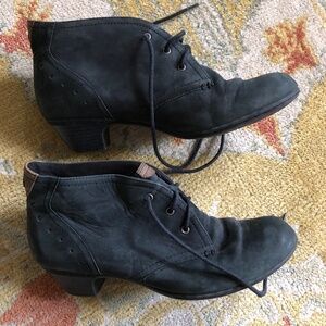 Toas black suede ankle boots, 8.5
